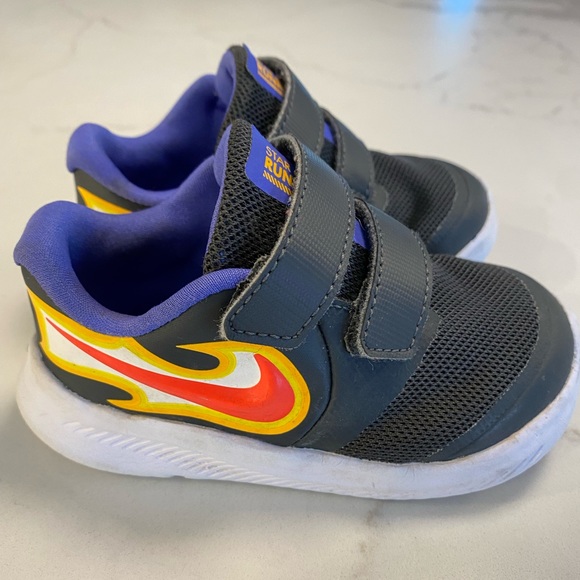 Nike Flame Running Shoes - Picture 3 of 8